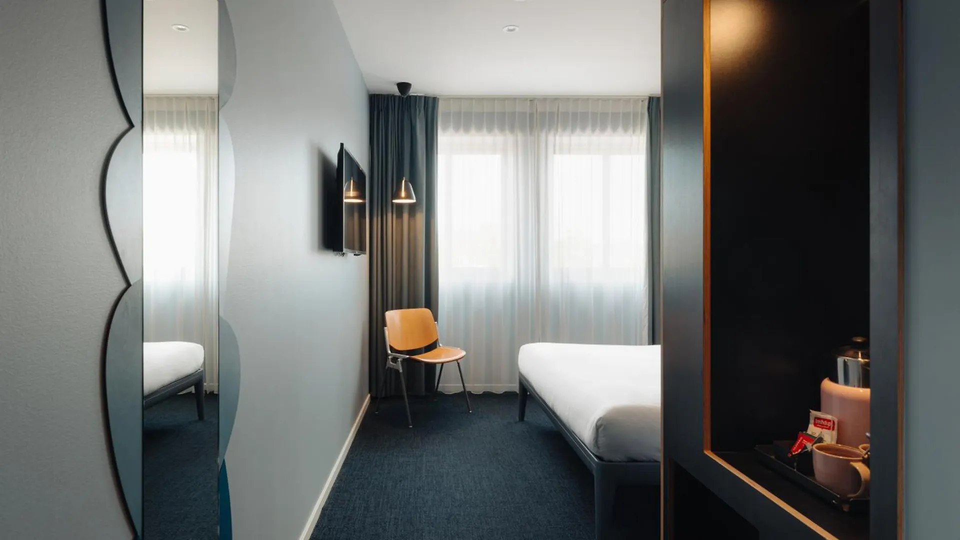 Conscious Hotel The Tire Station Амстердам 3*,